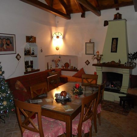 Sarafis Guesthouse Agios Lavrentios Екстер'єр фото