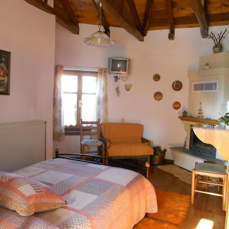 Sarafis Guesthouse Agios Lavrentios Екстер'єр фото